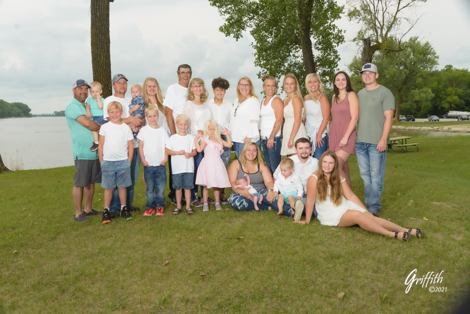 photography-by-griffith-max--evie-bonine-family-78R3RHKLOJ2E.jpg